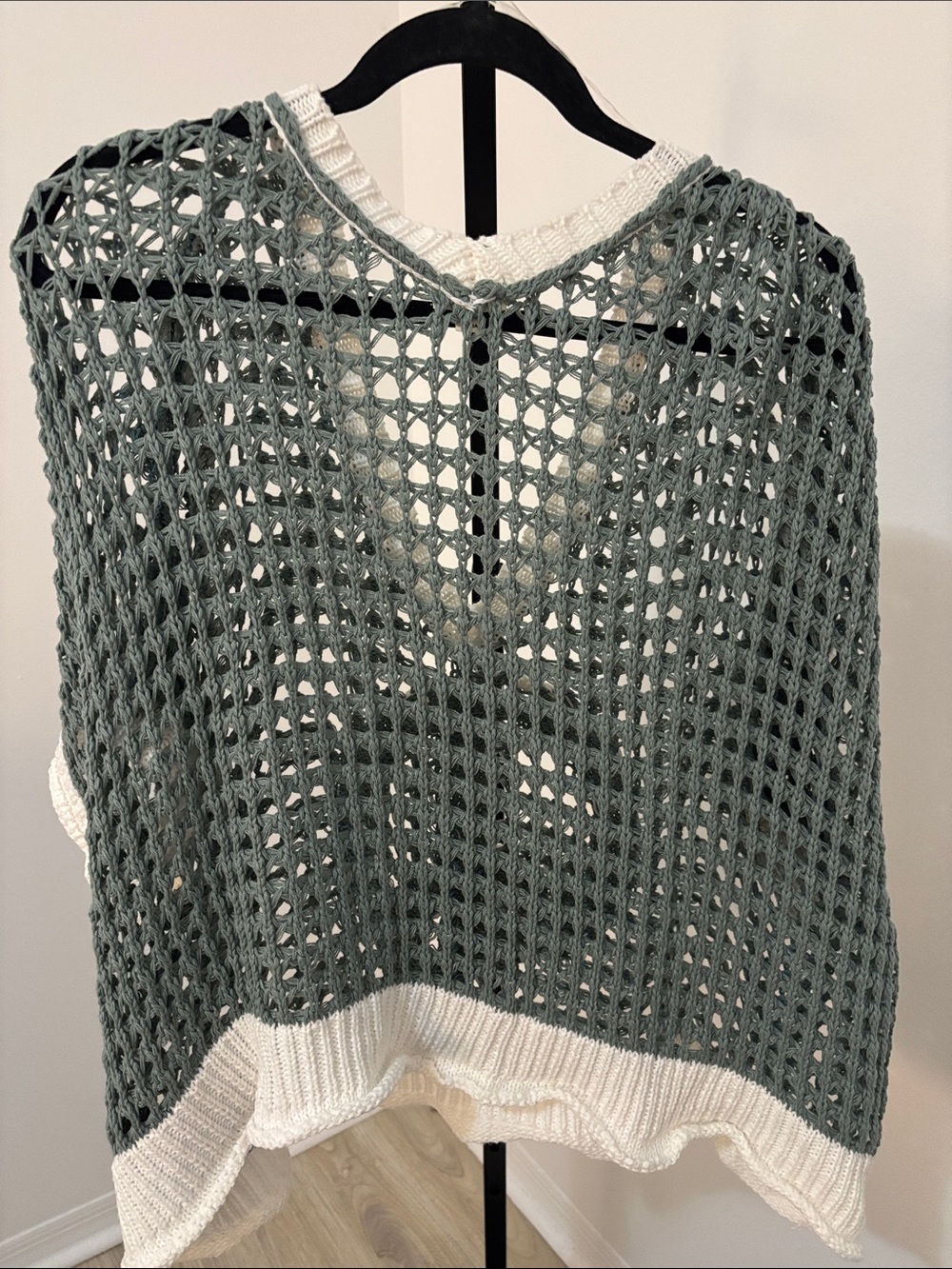POL Crochet Open-Knit Peace Sign Sweater Poncho in Sage Green and White - Picture 7 of 8